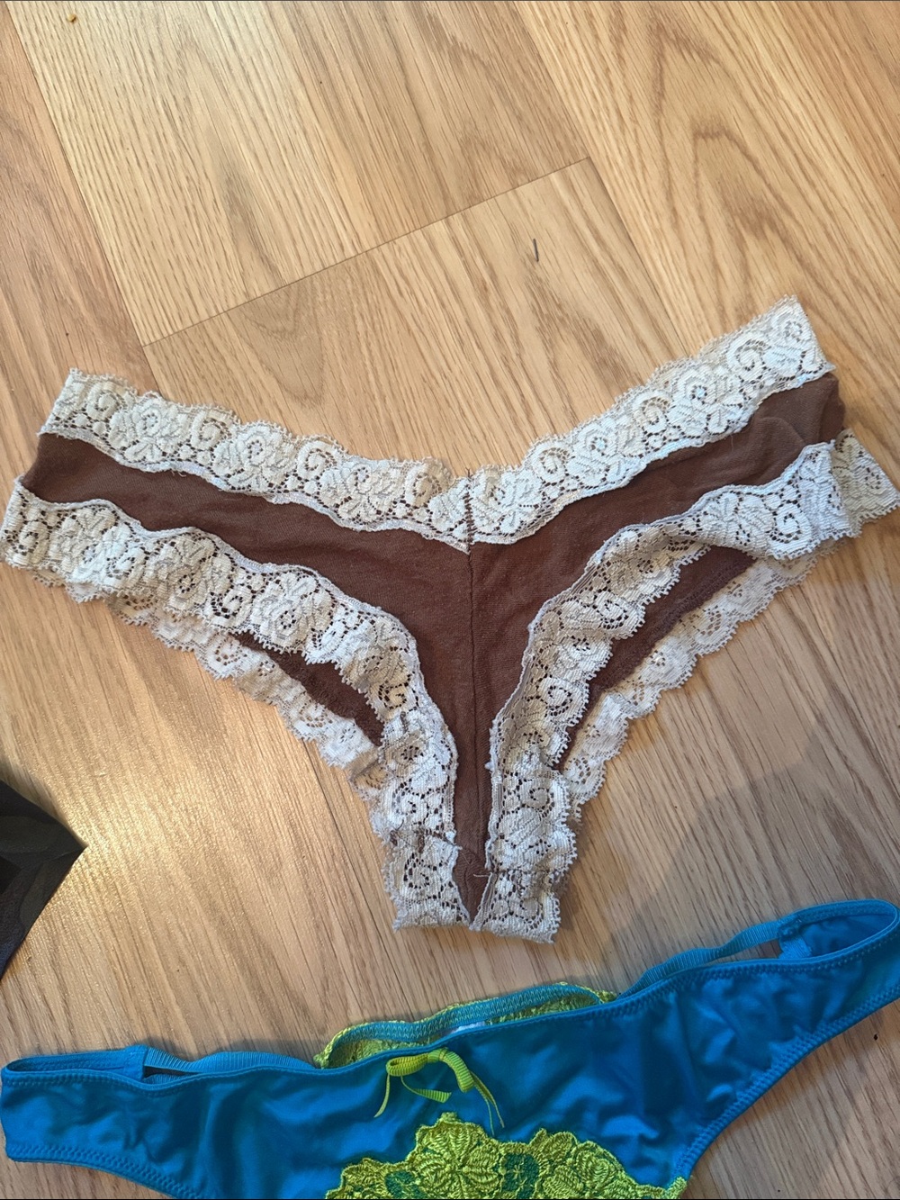 Victoria’s Secret Womens Lace & Cotton panty bundle size small and medium - Picture 3 of 12